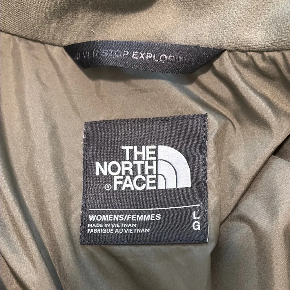 The North Face Green Dry Vent Rain Coat with Sleek Silhouette - Picture 4 of 10